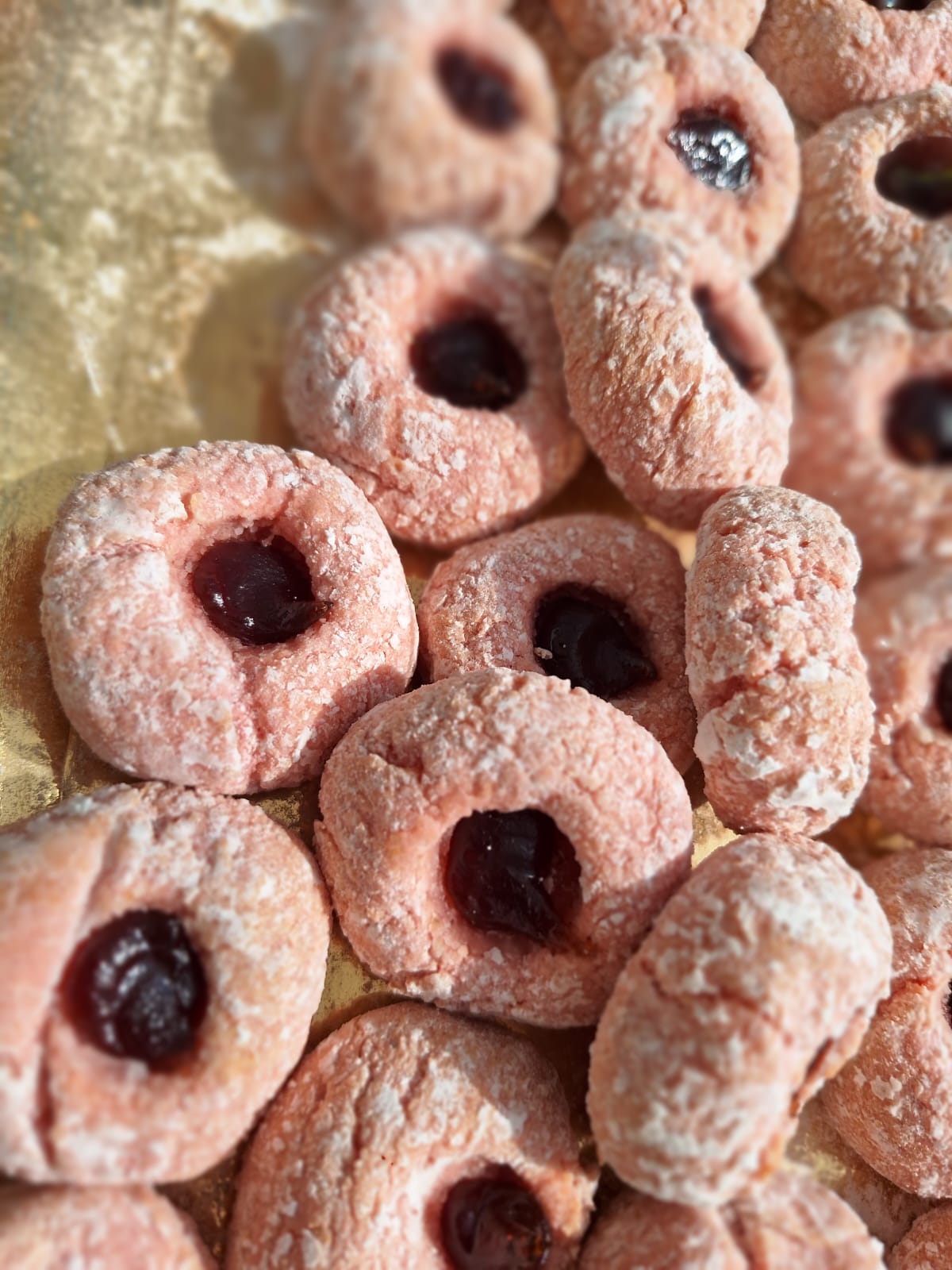 Mandelgebäck mit Erdbeercreme (Biscotti di pasticceria con mandorle e Crema Fragola)