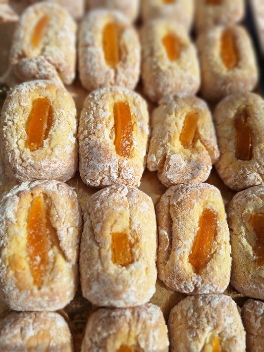 Mandelgebäck mit Orange (Biscotto di pasticceria con mandorle e Arancia)