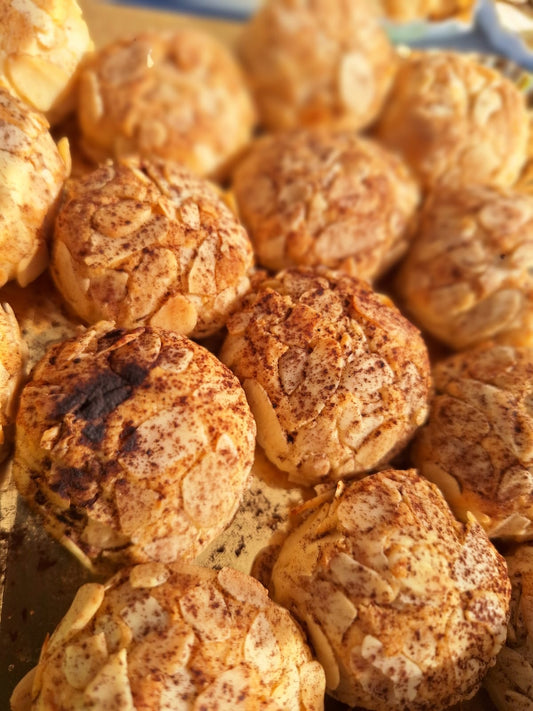 Mandelgebäck mit Schokoladencreme (Biscotto di pasticceria con mandorle e Cioccolato)