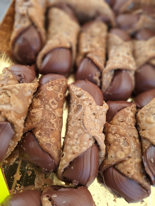 Sizilianisches Cannolo mit Schokoladencreme (1 Stück)